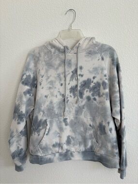 Beyond the Radar Women’s Tie-Dye Pullover Hoodie in Light Gray and Cream - Small